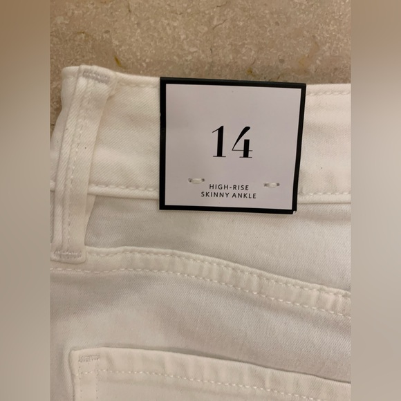 White House Black Market High Rise Skinny Jean with Embroidery, size 14 - Picture 6 of 8